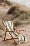 Serviette de plage personnalisée avec pompons 450 gr/m2 80x180 Seaside couleur vert foncé vue d'ambiance