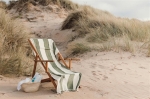 Serviette de plage personnalisée avec pompons 450 gr/m2 80x180 Seaside couleur vert foncé vue d'ambience 3