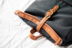 Sac à dos pour ordinateur en polyester recyclé avec boucle EcoStylish couleur gris foncé vue d'ambiance 4