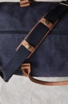 Sac en toile recyclée de qualité pour le week-end EcoJourney couleur bleu marine vue d'ambience 3