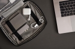 Organisateur de gadgets personnalisé avec mousquetons Contempo couleur noir vue d'ambiance
