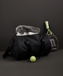 Sac de sport ou de voyage en cuir synthétique avec sangle Contempo couleur noir vue d'ambiance