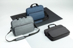 Sacoche écologique pour PC à poignée et bandoulière 15,6” Pocket RPET couleur bleu marine vue d'ambiance