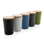 Mug en plastique recyclé avec couvercle en bambou 300ml EcoBrew couleur vert foncé vue générale