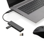 Hubs USB en plastique recyclé avec 4 ports : 3 USB et 1 de type C couleur gris foncé deuxième vue