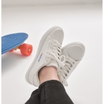 Chaussures en cuir synthétique avec semelle en caoutchouc taille 37 couleur blanc deuxième vue d'ambiance 2