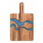 Planche de service en bois d´acacia avec détails en résine époxy bleue couleur bois troisième vue