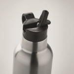 Bouteille anti-fuite avec 2 bouchons interchangeables et paille 700ml couleur argenté mat quatrième vue photographique