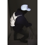Casquette de baseball en polyester 190T réfléchissant taille 7 1/4 couleur argenté mat deuxième vue d'ambiance