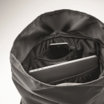 Sac à dos avec fermeture roll top et dossier rembourré polyester RPET couleur noir vue photographique