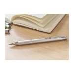 Stylo métallique mat avec détails en or rose, Encre bleue couleur blanc quatrième vue