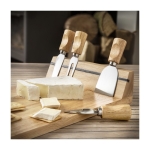 Planche découpe fromage en bois avec bande magnétique et 4 ustensiles première vue