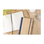 Carnet A5 à couverture en bambou et cuir synthétique, feuilles lignées couleur bleu troisième vue