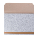 Housse pour PC en feutre recyclé avec détails en cuir synthétique couleur gris clair quatrième vue