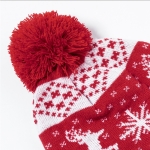 Bonnet en polyester avec motif de Noël original et pompon rouge deuxième vue