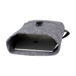Sac à dos enroulable en feutre recyclé avec diverses sangles couleur gris troisième vue