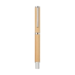 Parure stylo et roller en bambou avec détails cuivrés à encre noire couleur naturel troisième vue frontale