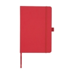 Carnet A5 en plastique recyclé avec pages lignées couleur rouge deuxième vue frontale