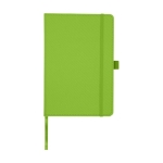 Carnet A5 en plastique recyclé avec pages lignées couleur vert deuxième vue frontale