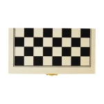 Jeu d´échecs présenté dans un coffret avec pièces en bois couleur naturel troisième vue frontale
