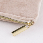 Trousse en velours à détails dorés sur la fermeture éclair et tirette couleur naturel troisième vue
