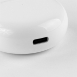 Écouteurs dans un étui circulaire avec une autonomie de 3 heures couleur blanc cinquième vue