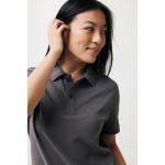 polo publicitaire en coton recyclé 220 g/m2 Iqoniq Yosemite couleur argenté mat cinquième vue avec modèle