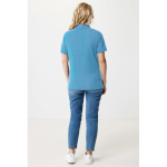 Polo publicitaire en coton recyclé 220 g/m² Iqoniq Yosemite couleur cyan deuxième vue avec modèle