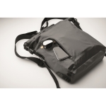Sac à dos roll top étanche 30L en polyester avec zip frontal couleur gris foncé