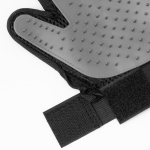 Gant pour brosser les animaux de compagnie avec sangle velcro réglable quatrième vue