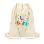 Sac en coton contenant un set d'écriture, des crayons et un cahier couleur beige  troisième vue
