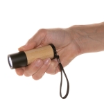 Lampe torche en bambou et plastique recyclé d'une portée de 20m couleur marron quatrième vue