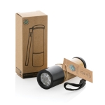 Lampe torche en bambou et plastique recyclé d'une portée de 20m couleur marron vue avec boîte