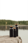 Bouteille thermos en inox recyclé, bouchon en bois et poignée 800 ml couleur noir vue d'ambiance