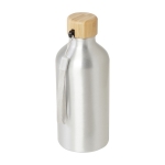 Bouteille en aluminium recyclé à bouchon en bambou et dragonne 500ml couleur argenté