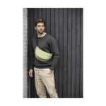 Sac banane en polyester recyclé déperlant d'une capacité de 1,5L couleur vert olive image nature morte