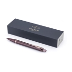 Stylo en métal monochrome à bouton clic et encre bleue Parker couleur bordeaux quatrième vue