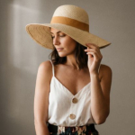 Chapeau de paille à large bord pour une meilleure protection couleur naturel deuxième vue