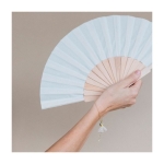 Eventail de 23 cm avec bracelet doré et pompon décoratif couleur naturel troisième vue
