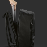 Sac à dos 18L en RPET à compartiment PC et bandes réfléchissantes couleur noir vue détaillée