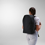 Sac à dos pour ordinateur portable 15,6” en RPET à finition ripstop couleur noir vue d'ambiance