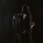 Sac à dos 20 L en cuir synthétique à compartiment pour PC rembourré couleur noir vue d'ambiance