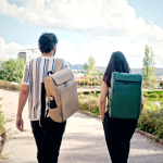 Sac à dos 20L en cuir synthétique à compartiment pour PC rembourré couleur vert vue d'ambiance
