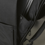 Sac à dos urbain en plastique recyclé avec sangle pour trolley 17” couleur noir troisième vue detaillée