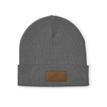 Bonnet en laine et RPET à écusson personnalisable et revers original couleur gris vue frontale