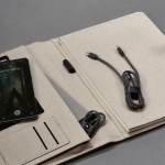 Câble en RPET de 1 mètre à deux connecteurs de type USB-C couleur noir vue d'ambiance