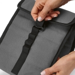 Sac isotherme en RPET à finition noire et fermeture à enroulement couleur gris quatrième vue