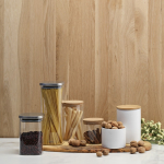 Bocal en verre borosilicaté pour cuisine avec couvercle en liège 500ml couleur transparent vue d'ambiance