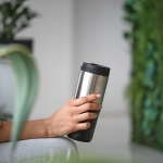 Thermos en acier inoxydable étanche à revêtement céramique 530 ml couleur noir vue d'ambiance