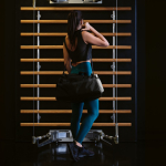 Sac de sport imperméable en plastique écologique avec poche cachée 50L couleur noir deuxième vue d'ambiance